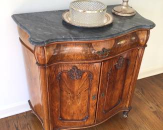 Sm. Bombay chest w/ marble top 18”x33”x33” H