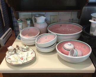 Strawberry dish, ceramic ware
