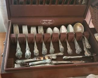 Full flatware set