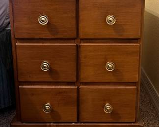 Sprague & Carleton End Table w Hidden Storage 
