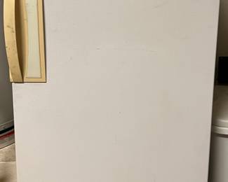 Kenmore Upright Freezer w Lock