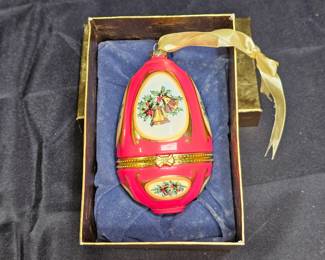 Mr Christmas Valerie Parr Hill Musical Egg - Red
