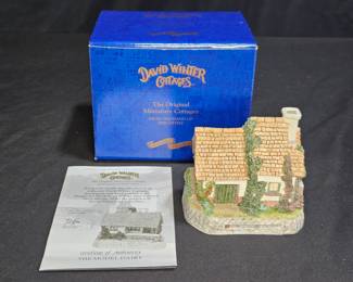 David Winter Collector's Guild The Model Dairy