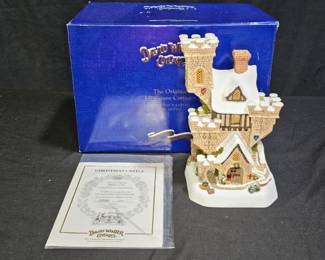 1996 David Winter Christmas Castle LE