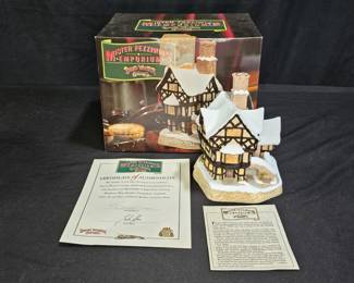 David Winter 1990 Mister Fezziwig's Emporium