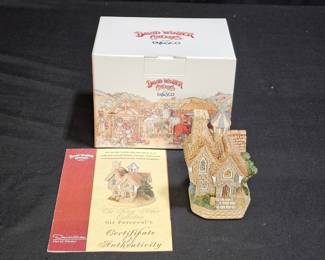 D1052 David Winter Cottages Sir Perceval's 1998