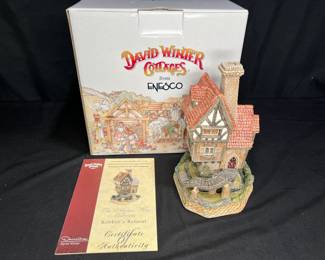 1998 David Winter D1059 Robber's Retreat