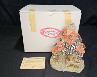 1985 David Winter Cottages Squire's Hall