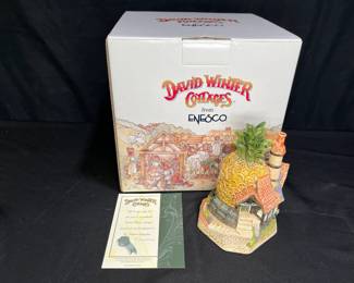 2002 David Winter Cottages The Pineapple Pit D1202