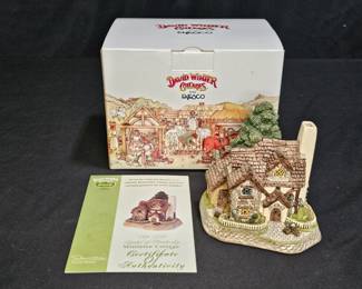 1997 David Winter D1028 Mistletoe Cottage