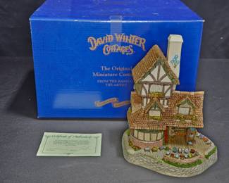 1994 David Winter Cottages The Flower Shop