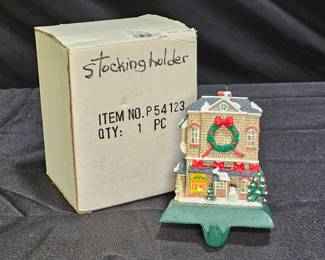Craven Pottery Poly House Stocking Holder #P54123