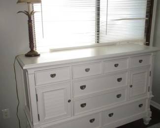 White Dresser "Chest of Drawers"