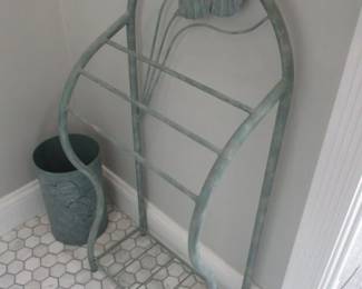 Metal Freestanding Towel Stand