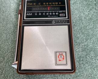 Vintage GE Transistor Radio