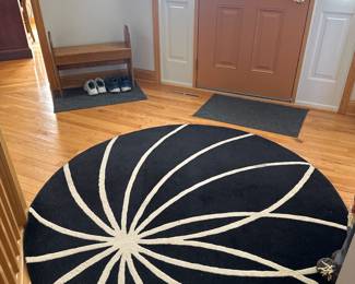 Round area rug