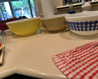 3-Pyrex bowls 