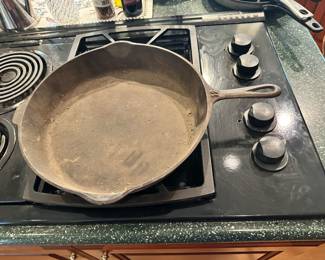 Vintage 12 inch cast iron pan maybe griswold or Wagner