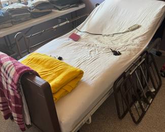 Lift bed with rails