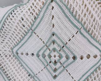 Queen size cover it crocheted Vintage