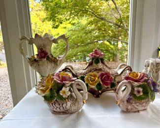Capodimonte Nuova Swan Vintage Porcelain Ceramic Bird Pink Yellow Flower - ITALY
Casserole urn