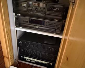 Sansui stereo system with speakers