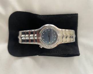 Tag Hauer Saphire Crystal - Ladies. Excellent condition needs battery.