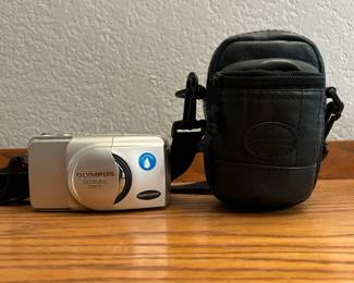 Olympus Stylus Zoom 115 QuartzDate 35mm Point & Shoot Camera + Case