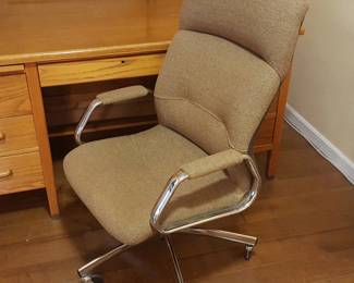 Vintage Steelcase 1988 Office / Task Chair – Mid‑Century Style, Chrome Arms & Casters