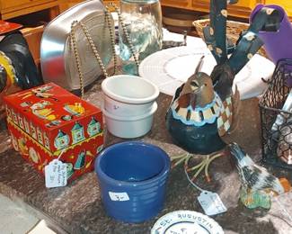 Lots of good vintage stuff in the kitchen