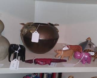 Toms of vintage decor