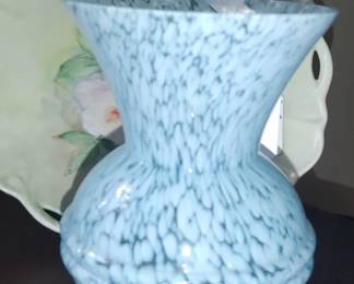 Beautiful vintage Czechoslovakia art glass vase