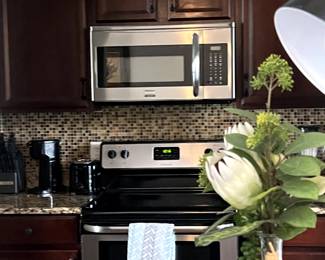 Lots of decorative items