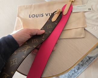Louis Vuitton bag strap reversible
