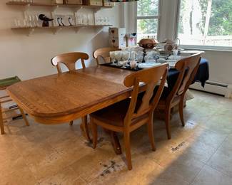 Dining Table w/ 2 Leaves & 4 Chairs