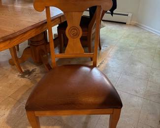 Dining Table w/ 2 Leaves & 4 Chairs