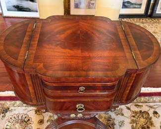 Maitland-Smith Table