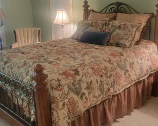 Queen Adjustable Bed ( Includes Comforter Set On The Bed