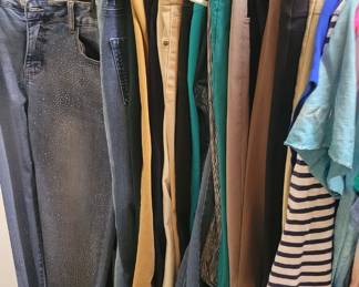 Womens Size 8  Name Brand Pants 