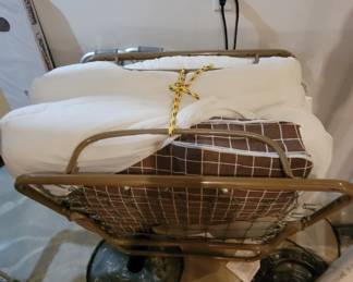 Roll -Away-Bed In Great Condition