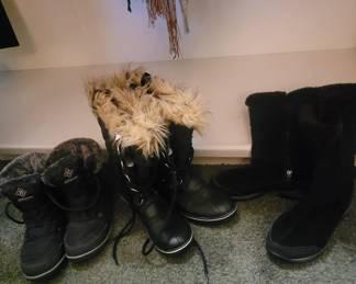 Lady's Size  7  To  7.5  Name Brand Boots All In Like New Condition 