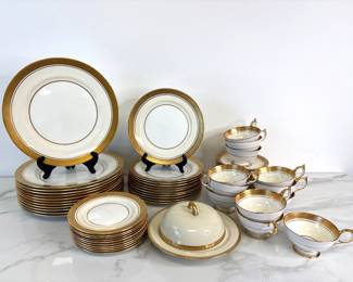 Lot 8048 Sandringham by Aynsley China