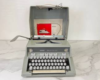 Lot 7977 Vintage Hermes 3000 Portable Typewriter