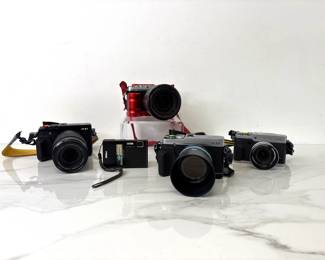 Lot 7913 Digital DSLR Cameras Fujifilm Nikon