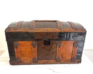 Lot 8017 Antique Dome Top Steamer Trunk