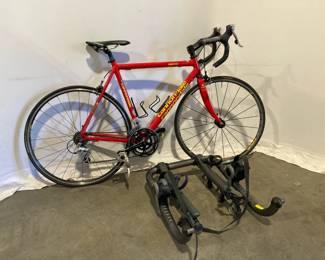 Lot 8687 Cannondale R600 Lightweight Road Bicycle Saris Bike Rack