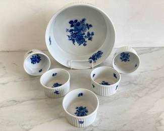 Lot 8153 German Bavarian Unterglasur BlaueRose Ramekins Souffle Dish