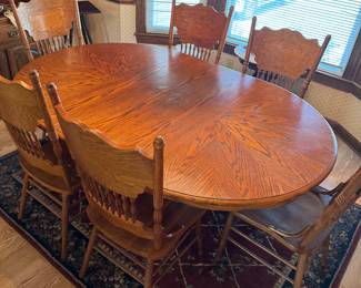 Table with 6 chairs 