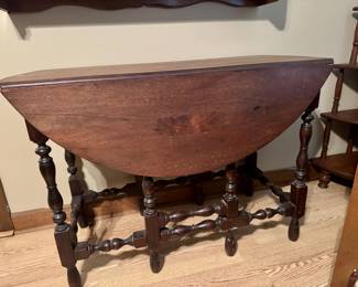Antique drop-leaf gate-leg table