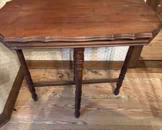 Mid 20th century Edwardian style table with scalloped edge top